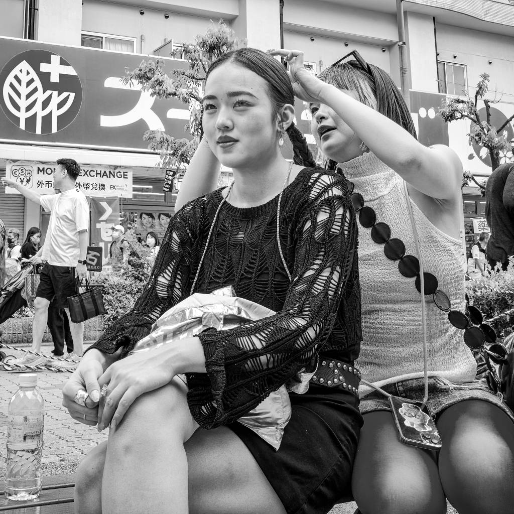 A lady getting her hair fixed in the streets of Osaka